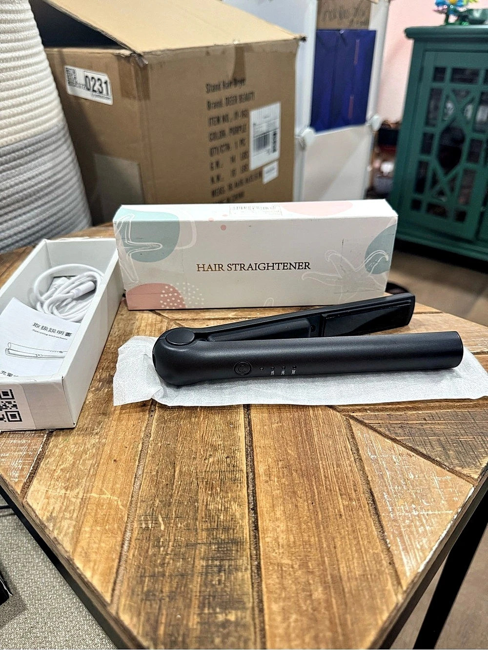 Black Hair Straightener NWT, 1 inch, ceramic plates protect hair, rechargeable 1
